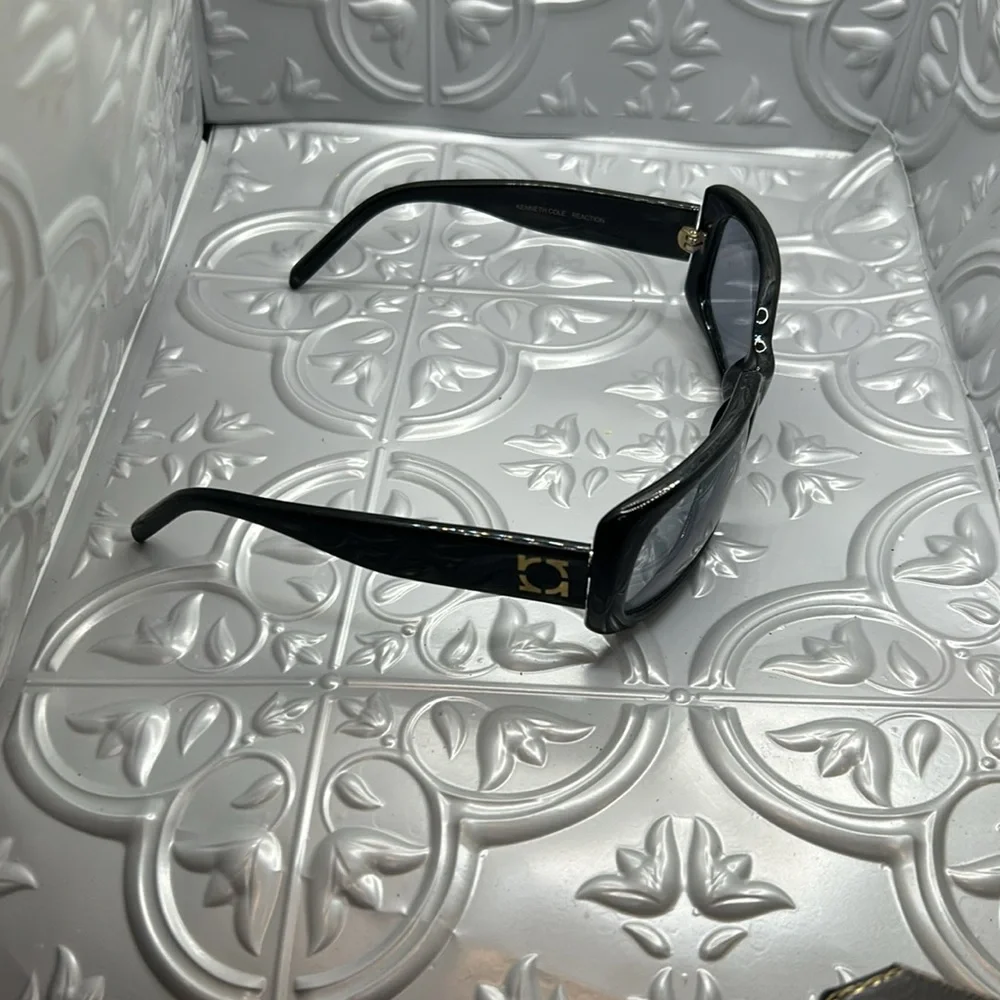 Kenneth Cole reaction pre owned‎ Classic Black Sunglasses